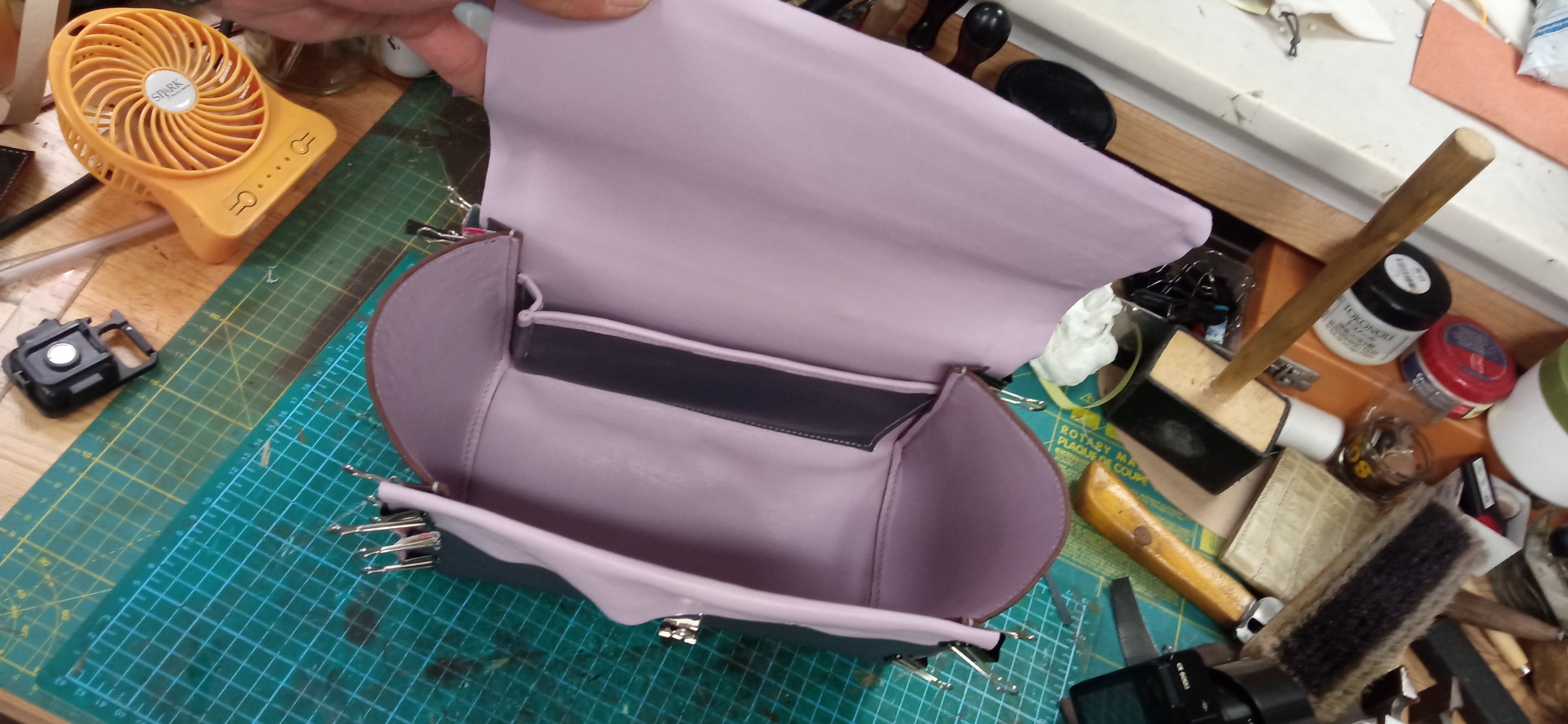 Hecho a mano Artesanal Sostenible Eco-friendly Piel de calidad Diseño único